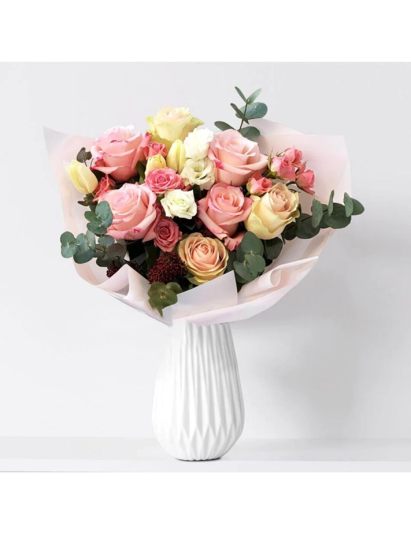 Buchet cu trandafiri si lisianthus