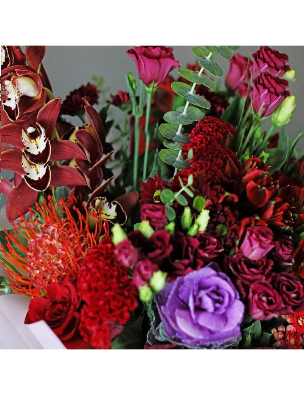 Buchet cu trandafiri, orhidee si lisianthus 