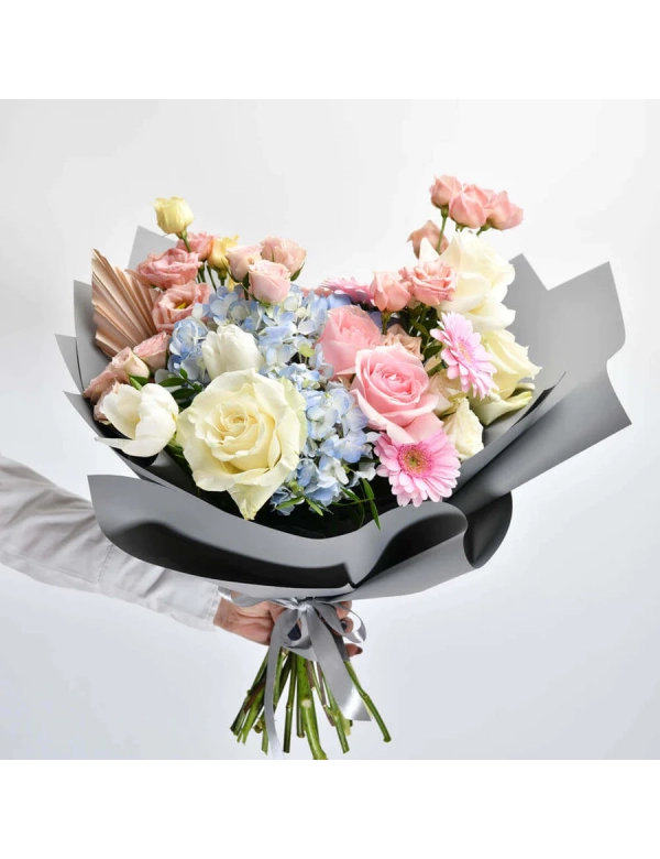 Buchet cu trandafiri, gerbera si lisianthus 