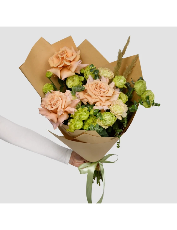 Buchet cu lisianthus si trandafiri 