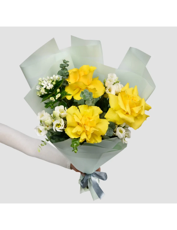 Buchet cu trandafiri galbeni si bouvardia 