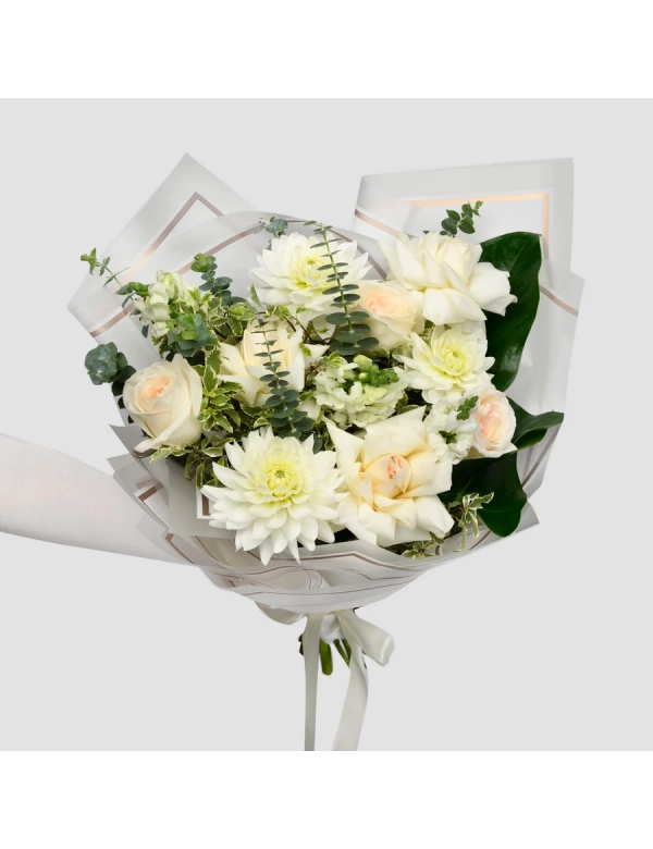 Buchet cu trandafiri, dalii si antirrhinum