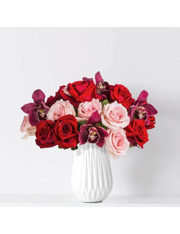 Buchet cu 17 trandafiri si cymbidium 