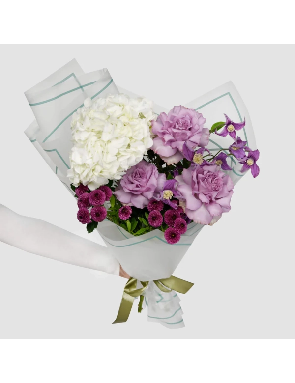 Buchet cu hortensie si trandafiri lila 