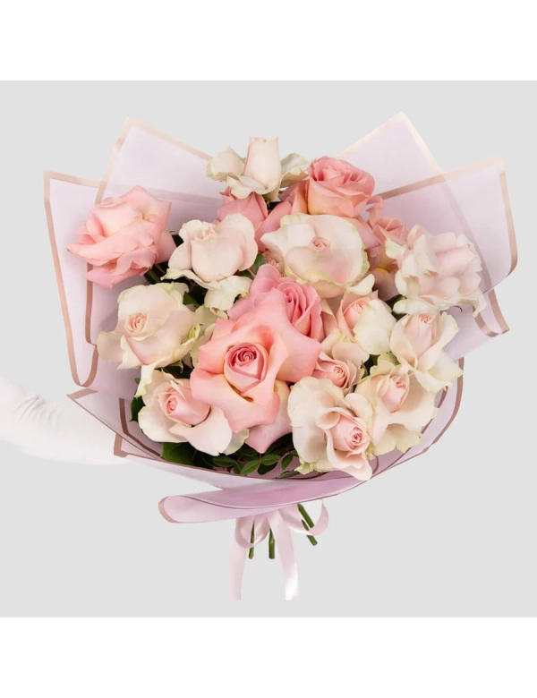 Buchet cu 17 trandafiri roz speciali 