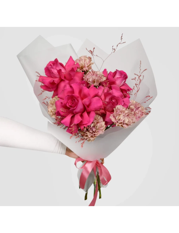 Buchet cu trandafiri Pink si garoafe 