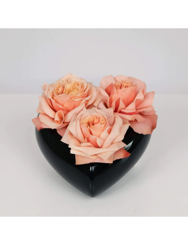 Aranjament inima cu trandafiri 