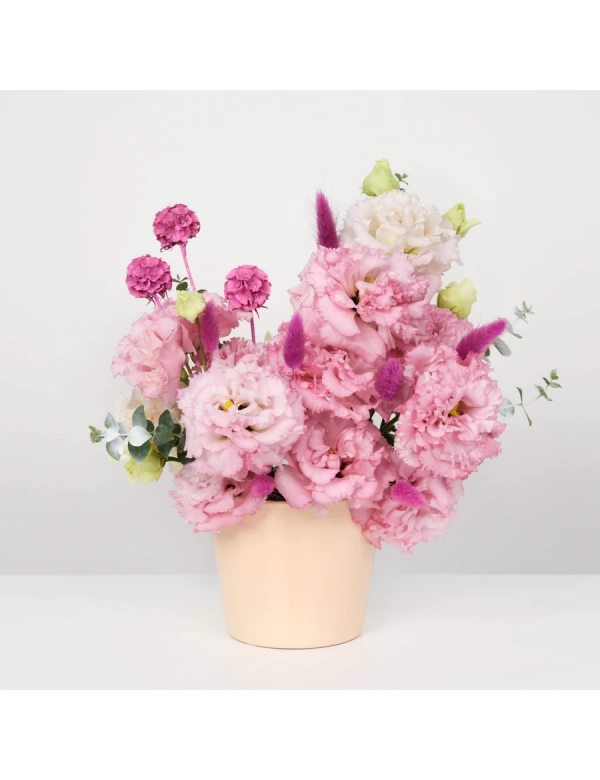 Aranjament in vas cu lisianthus roz 