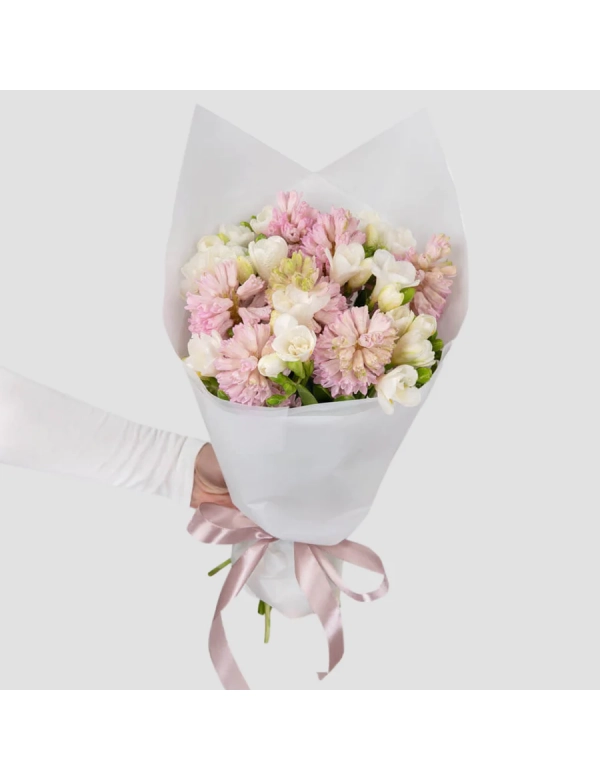 Buchet cu zambile si frezii